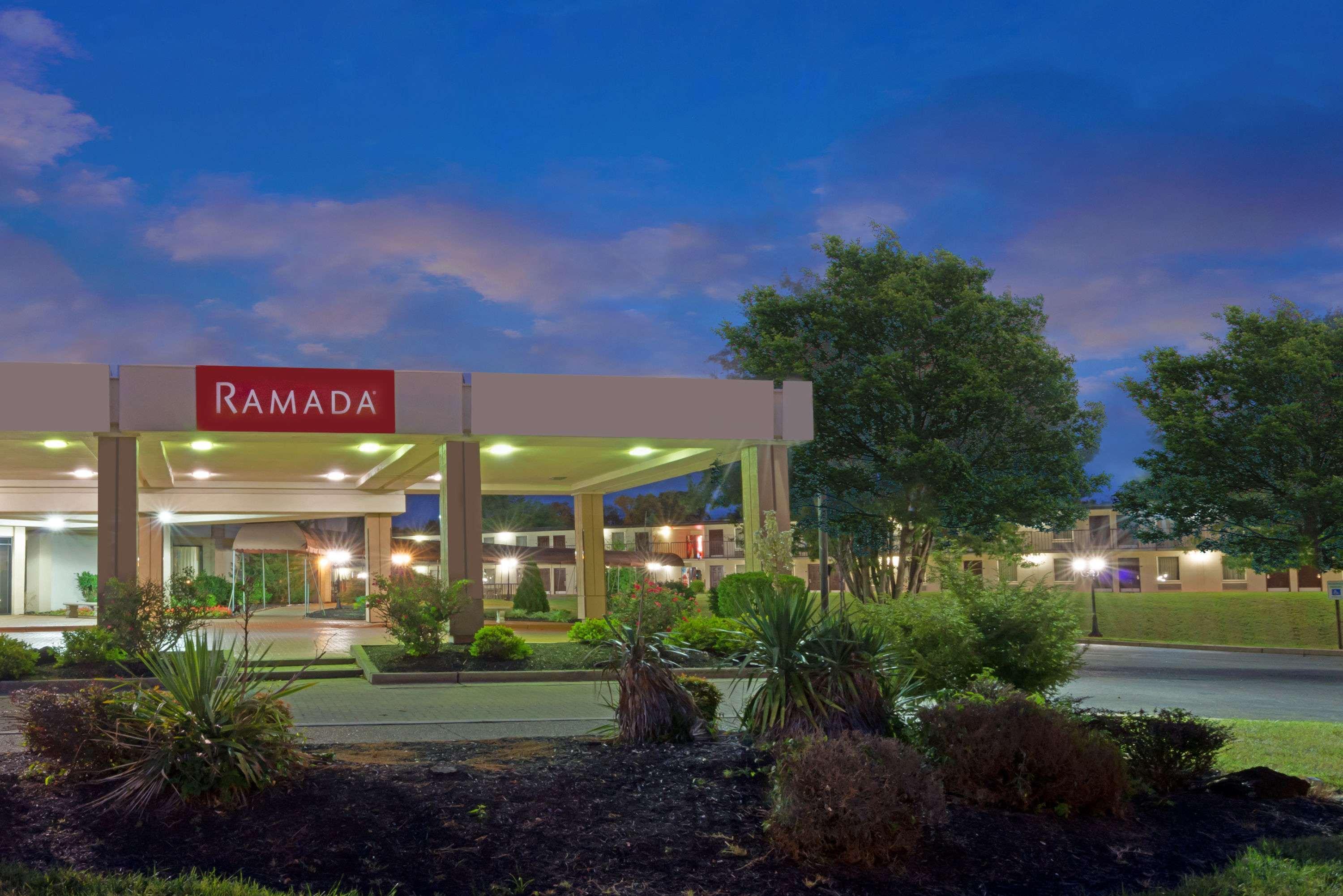 Ramada By Wyndham Louisville North Kültér fotó